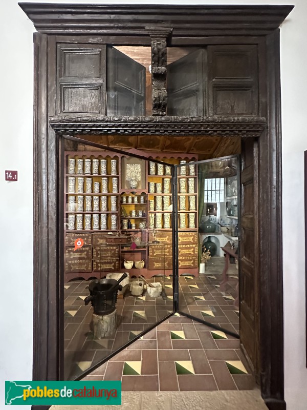 Montblanc -  Museu de la Conca de Barberà. Reproducció d'una farmàcia