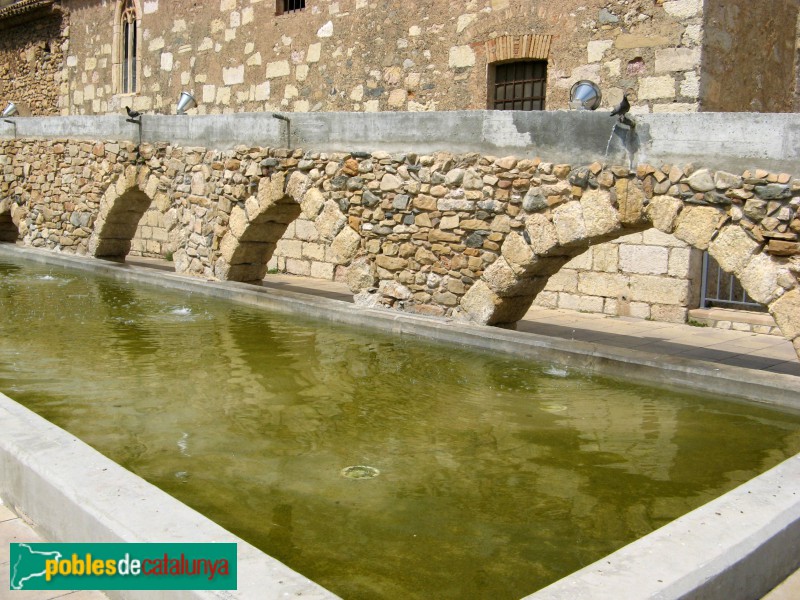 Montblanc - Arcs de l'antic cementiri de Sant Miquel (Foto: Albert Esteves, 2009) Montblanc - Arcs de l'antic cementiri de Sant Miquel