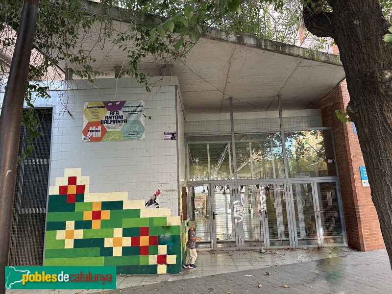 Barcelona - Escola Antoni Balmanya. Freser, 101