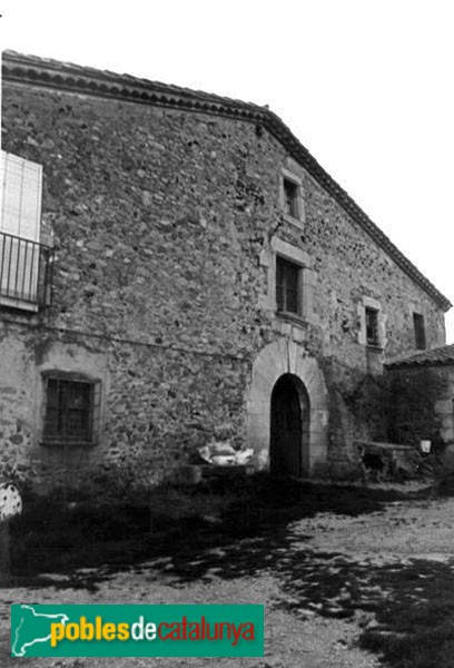 Girona - Can Segalars (Foto: <i>M. Dolors Casanovas -invarquit.cultura.gencat.cat-</i>, 1988) Girona - Can Segalars
