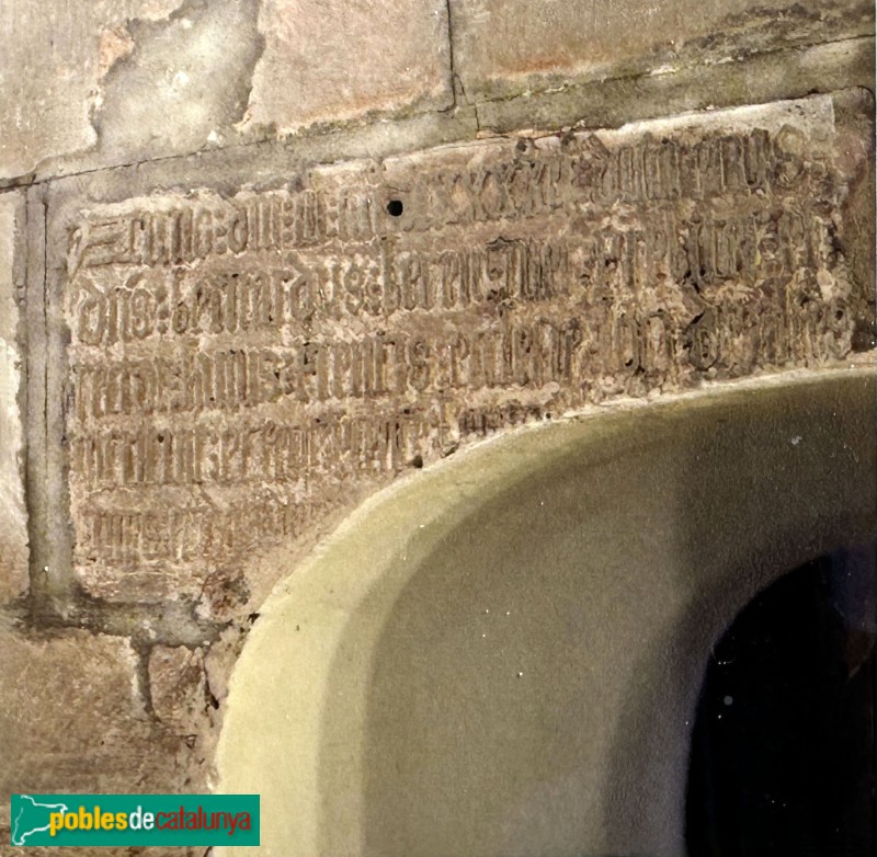 Alfés - Església de Sant Pere. Làpida commemorativa de la construcció d'una capella, el 1492