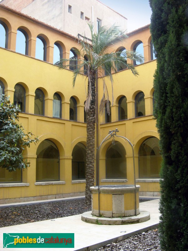 Terrassa - Claustre de Sant Francesc (Foto: Albert Esteves, 2010) Terrassa - Claustre de Sant Francesc