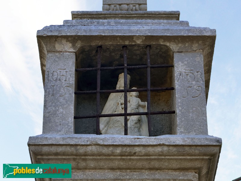 Viladasens - Creu amb capelleta de Ca l'Adroer