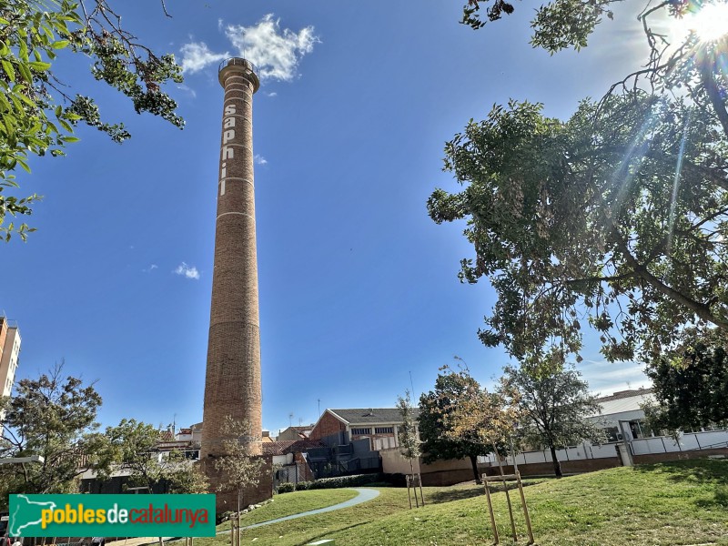 Terrassa - Fàbrica SAPHIL. Xemeneia