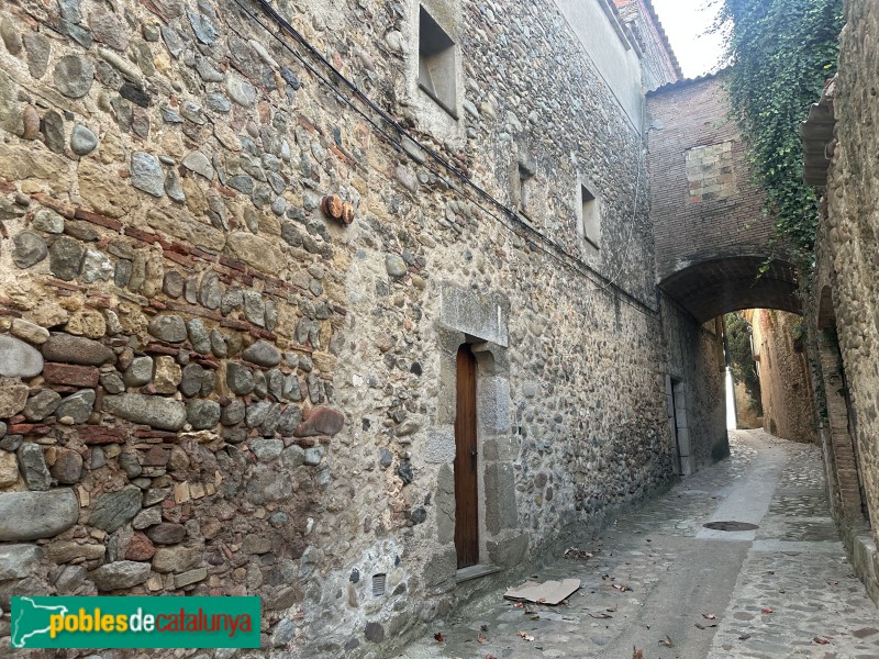 Cervià de Ter - Muralla (Foto: Albert Esteves, 2025) Cervià de Ter - Muralla