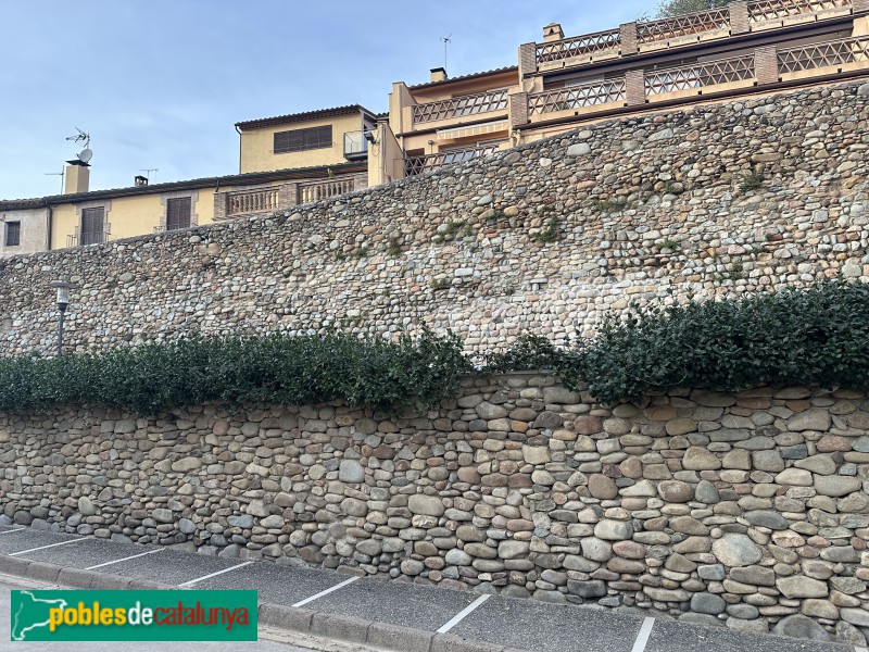 Cervià de Ter - Muralla (Foto: Albert Esteves, 2025) Cervià de Ter - Muralla