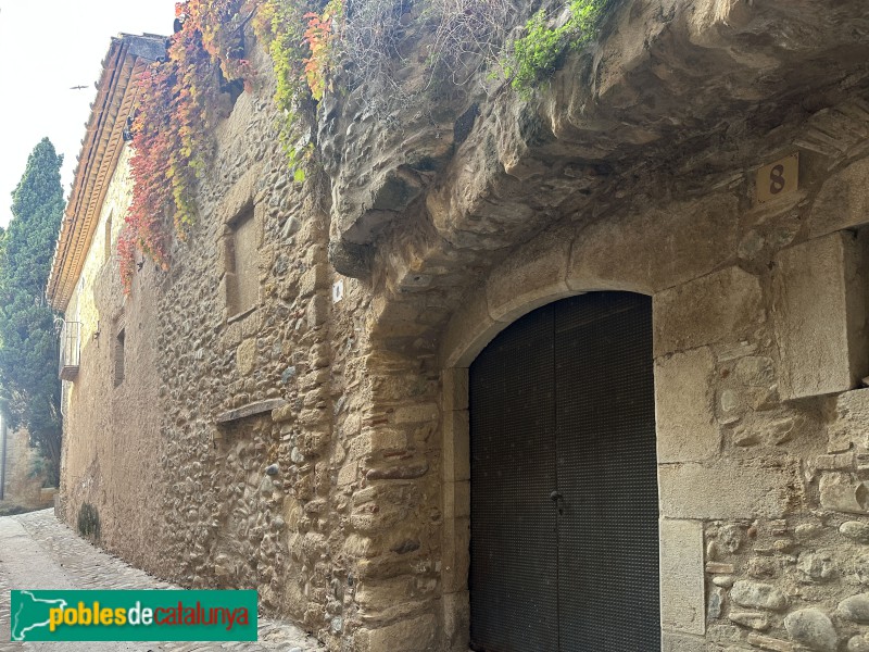 Cervià de Ter - Muralla (Foto: Albert Esteves, 2025) Cervià de Ter - Muralla