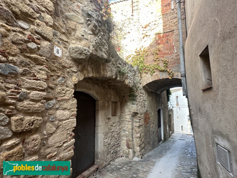 Cervià de Ter - Muralla (Foto: Albert Esteves, 2025) Cervià de Ter - Muralla