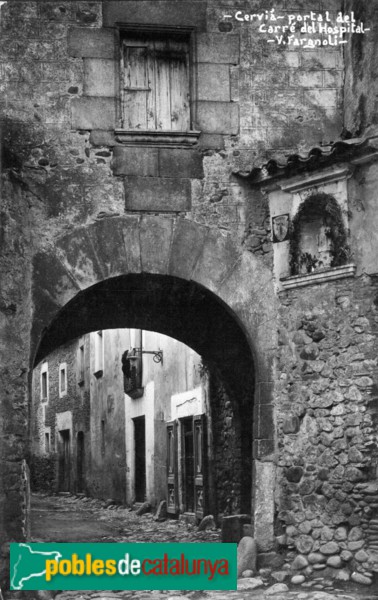 Cervià de Ter - Arc del Portal (Foto: Valentí Fargnoli INSPAI Diputació de Girona, 1918) Cervià de Ter - Arc del Portal
