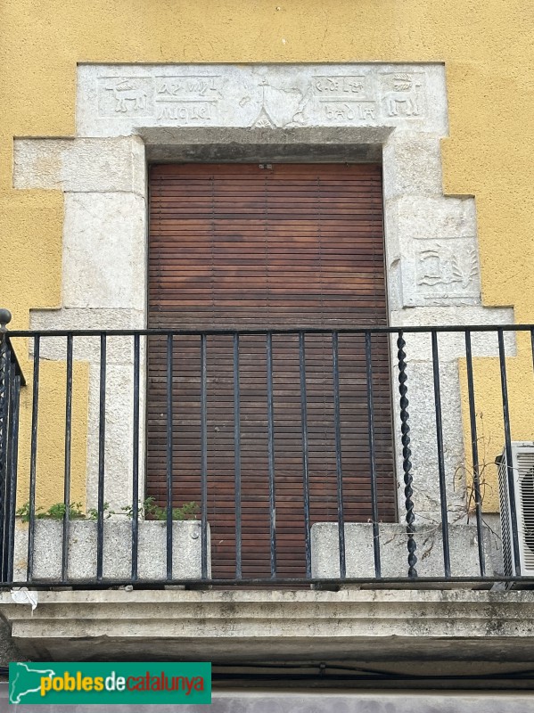 Cervià de Ter - Llinda i brancal reaprofitats (Foto: Albert Esteves, 2025) Cervià de Ter - Llinda i brancal reaprofitats