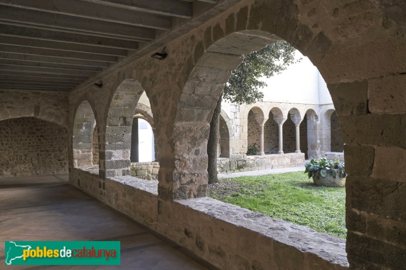 Cervià de Ter - Monestir de Santa Maria. Claustre