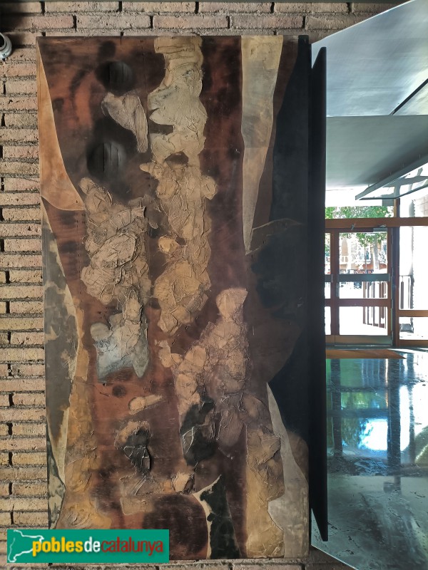 Barcelona - Còrsega, 697. Pintura de Guinovart (Foto: Anna Corcoll, 2025) Barcelona - Còrsega, 697. Pintura de Guinovart