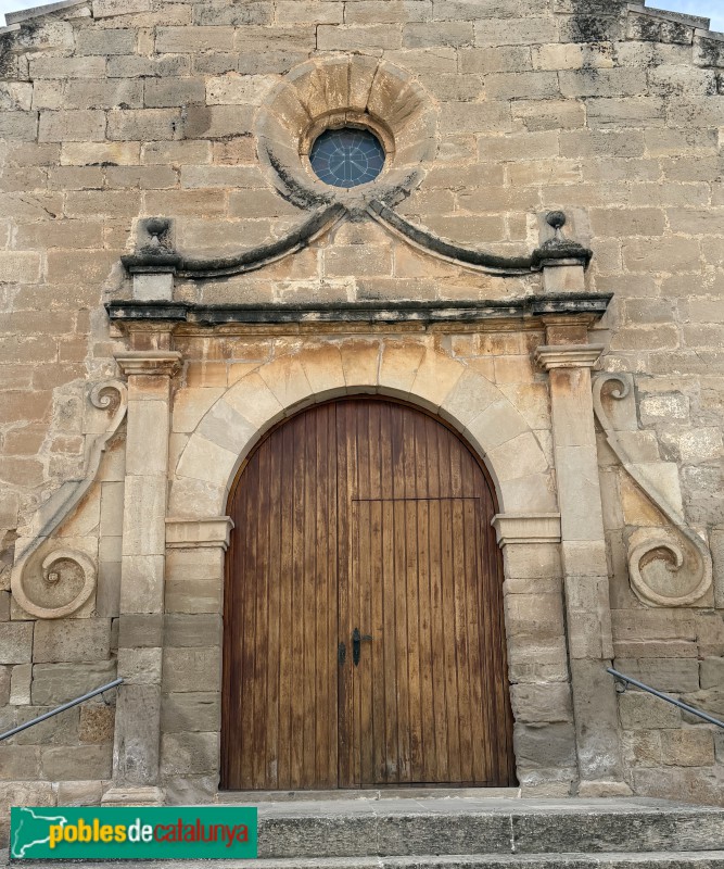 Sunyer - Església de la Nativitat de la Mare de Déu. Porta barroca (Foto: Albert Esteves, 2025) Sunyer - Església de la Nativitat de la Mare de Déu. Porta barroca