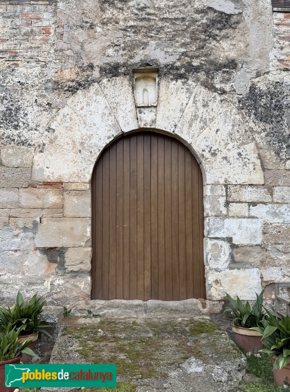 Torres de Segre - Ermita de la Mare de Déu de Carrassumada. Casa de l'ermità (Foto: Albert Esteves, 2025) Torres de Segre - Ermita de la Mare de Déu de Carrassumada. Casa de l'ermità
