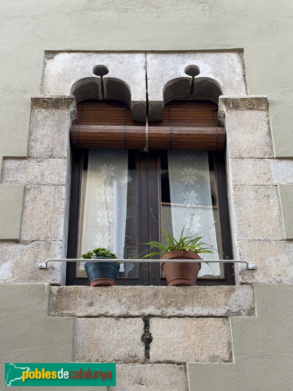 Celrà - Carrer Major. Ca la Marieta