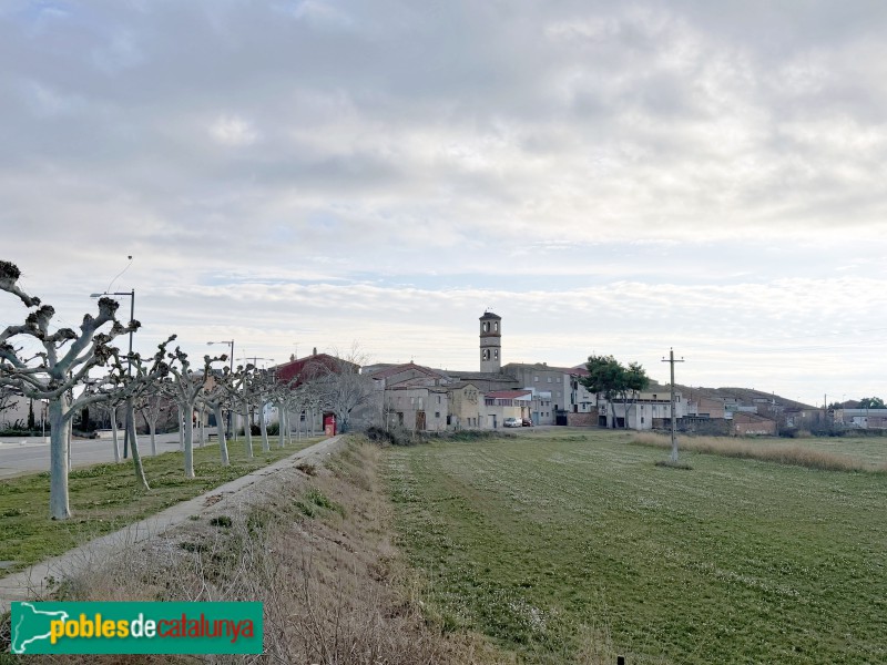 Torre-serona - Paboràmica del poble des del Calvari (Foto: Albert Esteves, 2025) Torre-serona - Paboràmica del poble des del Calvari