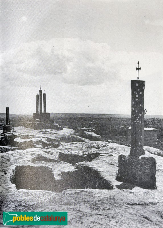 Torre-serona - Lo Calvari (Foto: <i>Albert Bastardes -del llibre Les creus al vent-</i>, 1918) Torre-serona - Lo Calvari