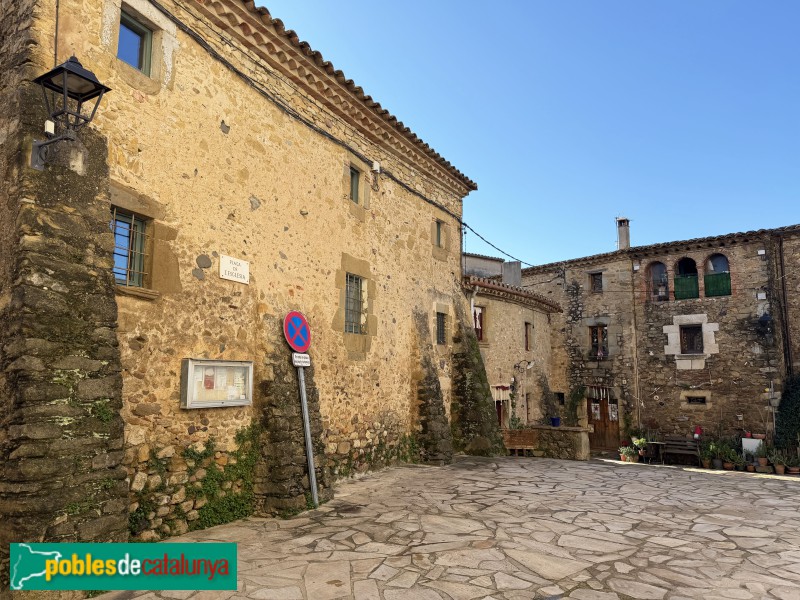 Flaçà - Centre històric. Plaça de l'Església