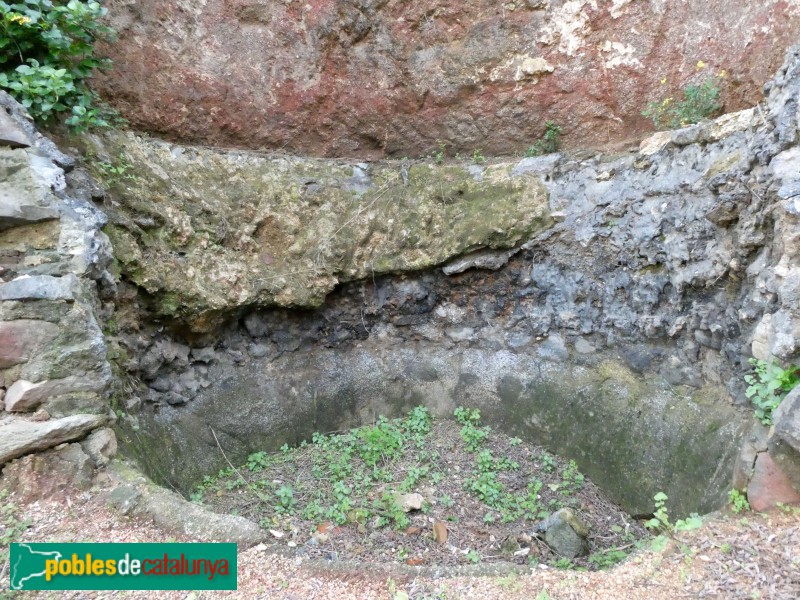 Caldes d'Estrac - Restes d'un forn de calç (VPons)