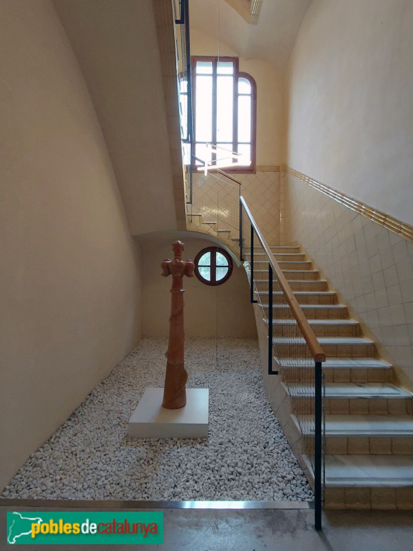 Barcelona - Hospital de la Santa Creu i Sant Pau. Pavelló de Sant Salvador. Escala interior (Foto: Sergi Suárez, 2026) Barcelona - Hospital de la Santa Creu i Sant Pau. Pavelló de Sant Salvador. Escala interior