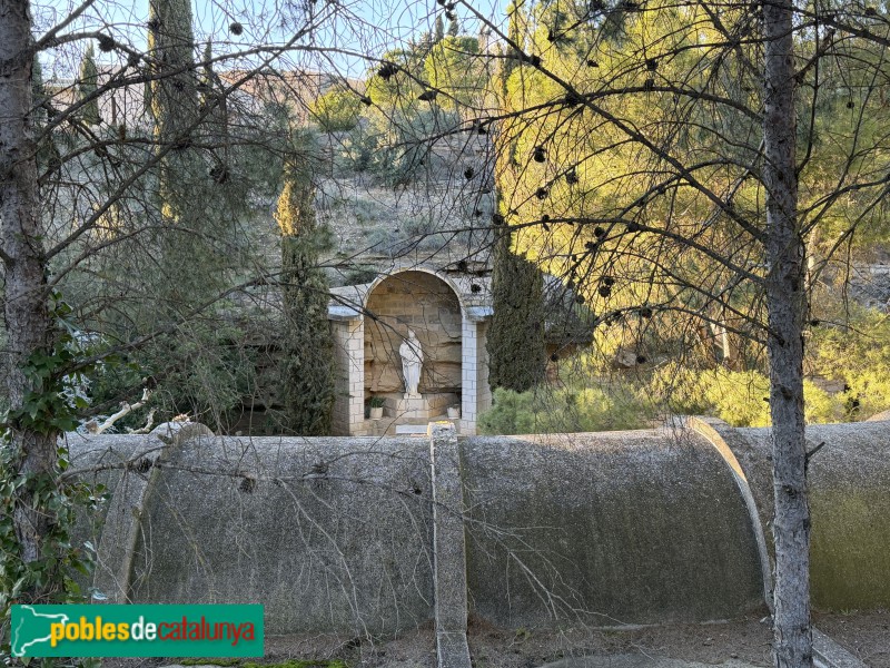 Aitona - Cova del Pare Palau. Santuari (Foto: Albert Esteves, 2026) Aitona - Cova del Pare Palau. Santuari