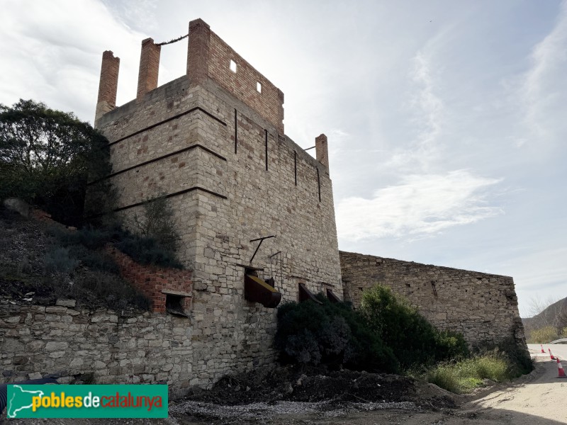La Granja d'Escarp - Fàbrica de ciment. Tolves de descàrrega