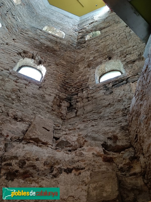 Barcelona - Torre poligonal de la muralla romana