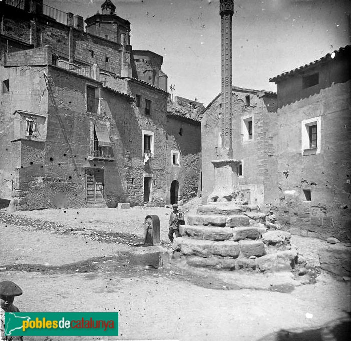 Almenar - Creu de terme (Foto: Josep Salvany -Fons Salvany. Biblioteca de Catalunya-, 21918) Almenar - Creu de terme