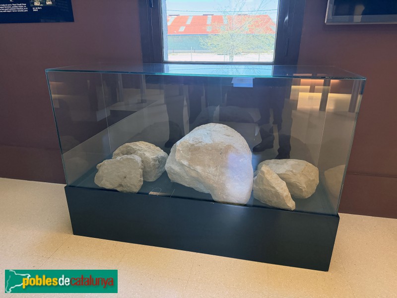 Almacelles - Museu Mas Dordal. restes d'un mil·liari romà (Foto: Albert Esteves, 2026) Almacelles - Museu Mas Dordal. restes d'un mil·liari romà