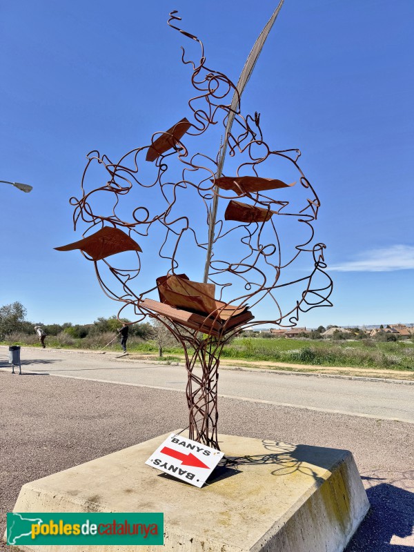 Almacelles - Escultura <i>L'Escriptor</i>