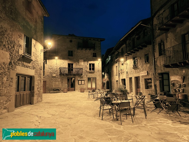 Rupit - Plaça Major, de nit