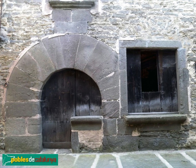 Rupit - Carrer de la Barbacana, 6-8 -Can Rovira - la ferreria, 1610-