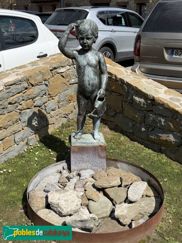 Rupit - Escultura <i>Nena amb regadora</i>