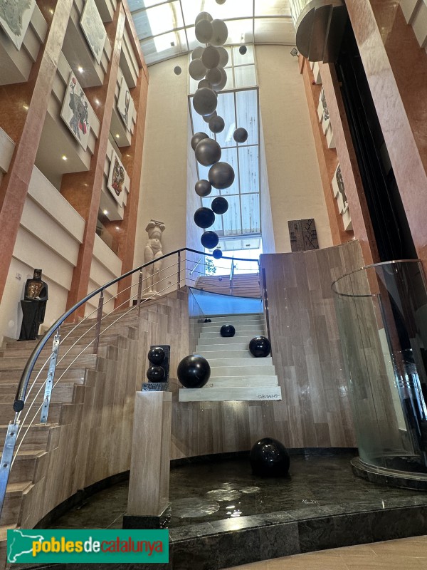 Sitges - Hotel Estela. J.M. Subirachs, <i>Escala estelar</i>, 1992, 1999