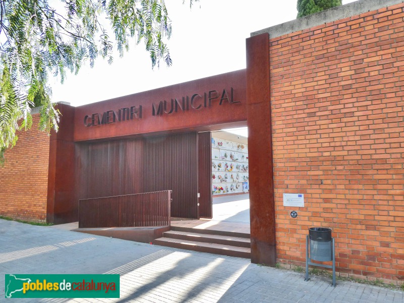 Sant Boi de Llobregat - Cementiri Municipal. porta del recinte nou