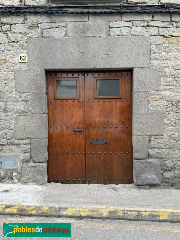 L'Esquirol - Carrer Major. Llinda de 1774