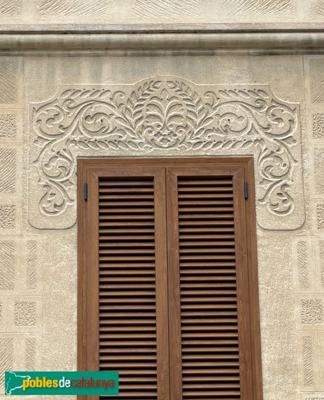 Roda de Ter - Casa a la plaça Major, 2