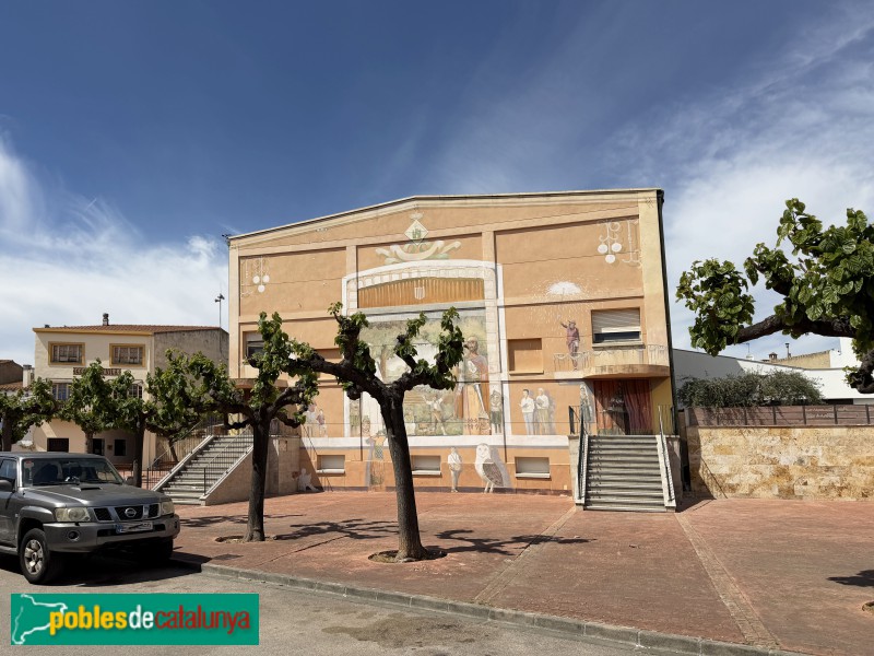 Santa Oliva - Mural de la cultura popular