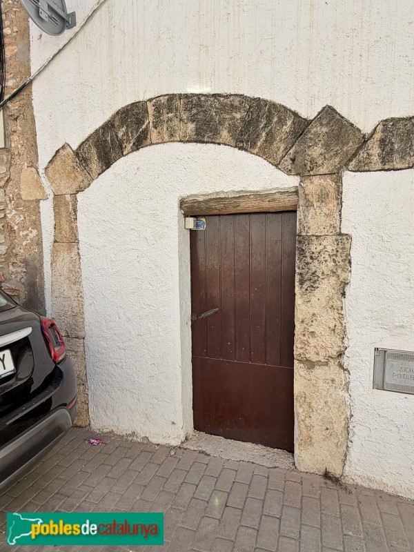 Santa Oliva - Nucli antic. Portal de 1786