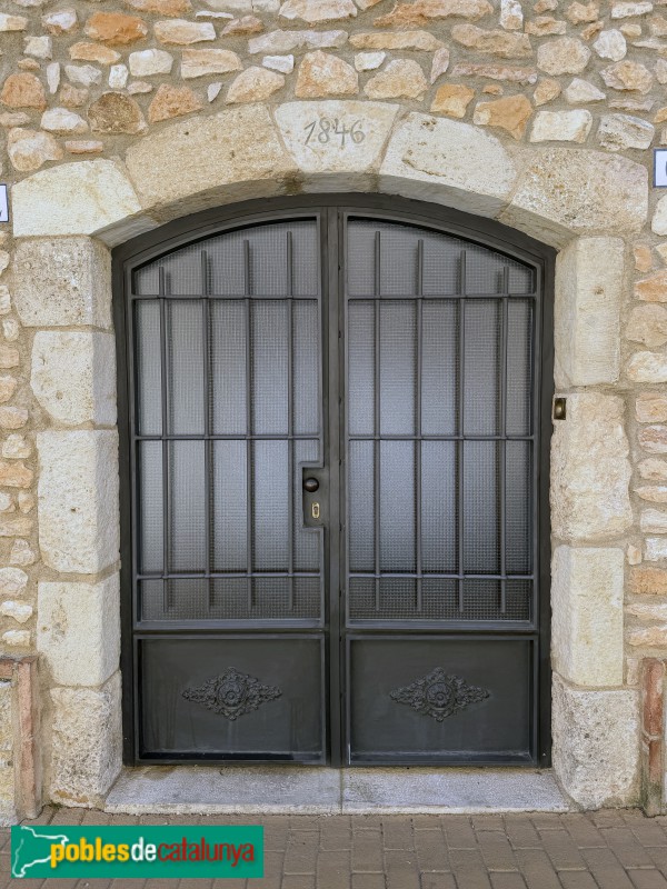 Santa Oliva - Nucli antic. Portal de 1846