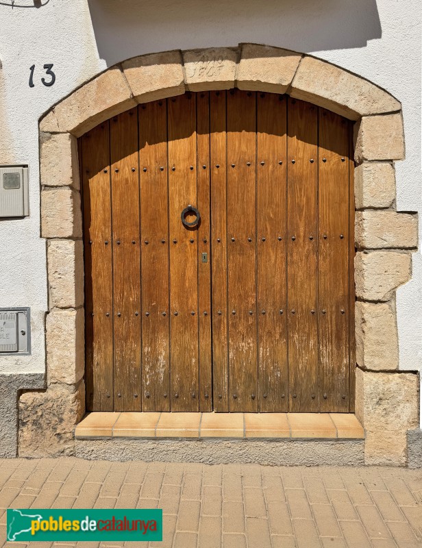 Santa Oliva - Nucli antic. Portal de 1847