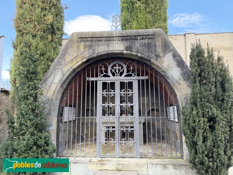 L'Esquirol - Panteó dels Torellonencs (Cementiri de Sant Martí Sescorts)