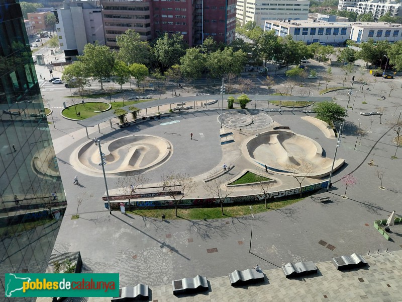 Barcelona - Porta Firal Torre Auditori i torres Llevant i Ponent. Skate Park -Plaça del Moviment Obrer-