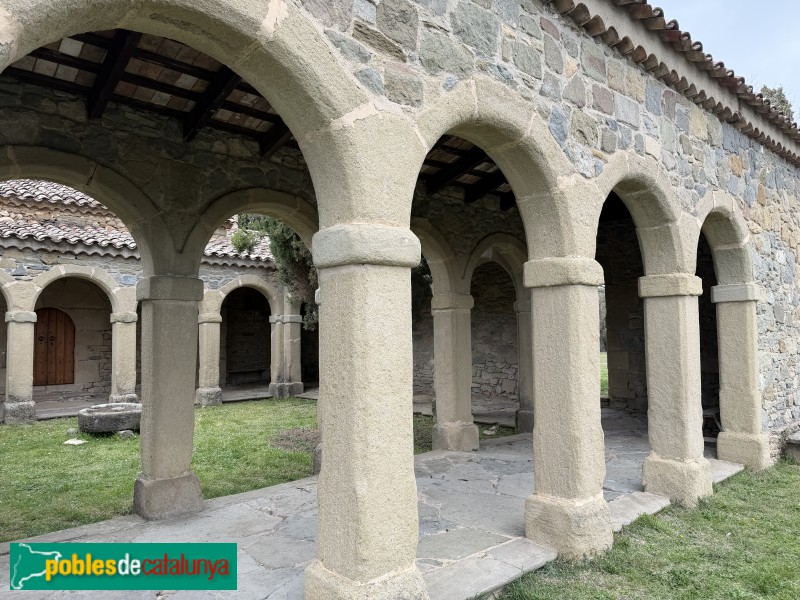 Les Masies de Roda - Monestir de Santa Magdalena de Conangle. Claustre (Foto: Albert Esteves, 2026) Les Masies de Roda - Monestir de Santa Magdalena de Conangle. Claustre
