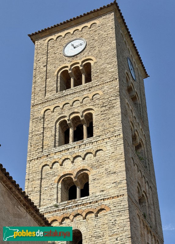 Taradell - Església de Sant Genís. Campanar romànic (Foto: Albert Esteves, 2026) Taradell - Església de Sant Genís. Campanar romànic