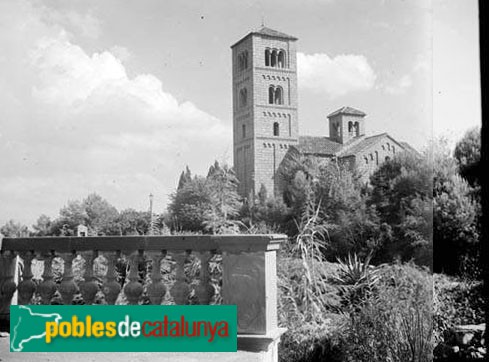 Taradell - Església de Sant Genís. Campanar romànic (Foto: Lluís Estasen -Arxiu Centre Excursionista de Catalunya-, 1929) Taradell - Església de Sant Genís. Campanar romànic