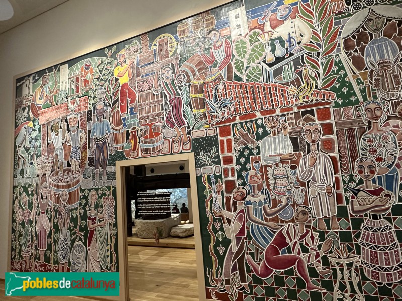 Vilafranca del Penedès - Vinseum. Mural <i>La vinya i el vi</i> (Foto: Albert Esteves, 2024) Vilafranca del Penedès - Vinseum. Mural <i>La vinya i el vi</i>