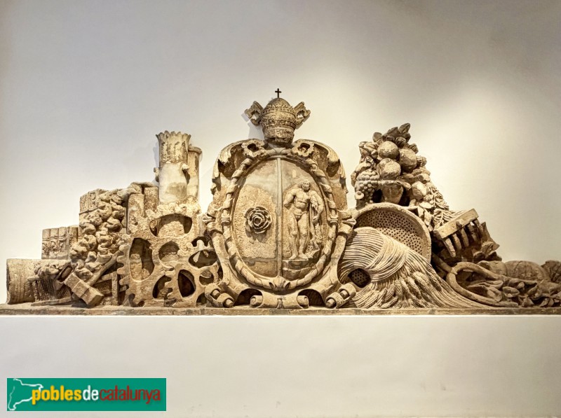 Reus - Museu d'Art i Història de Reus. Frontispici de la casa de la Vila