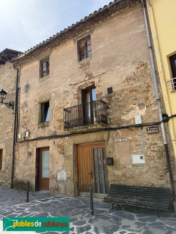 Taradell - Plaça de Santa Llúcia. Can Magí (Foto: Albert Esteves, 2026) Taradell - Plaça de Santa Llúcia. Can Magí