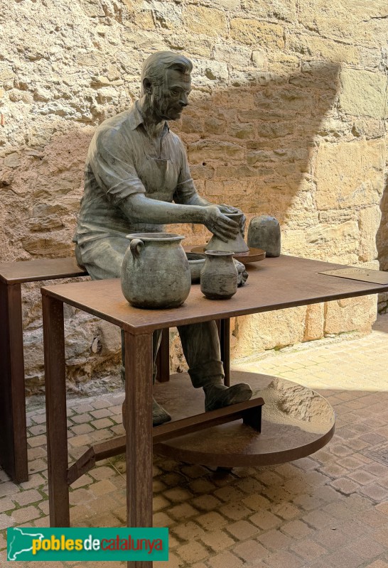 Sant Julià de Vilatorta - Monument als terrissers de Catalunya (Foto: Albert Esteves, 2026) Sant Julià de Vilatorta - Monument als terrissers de Catalunya